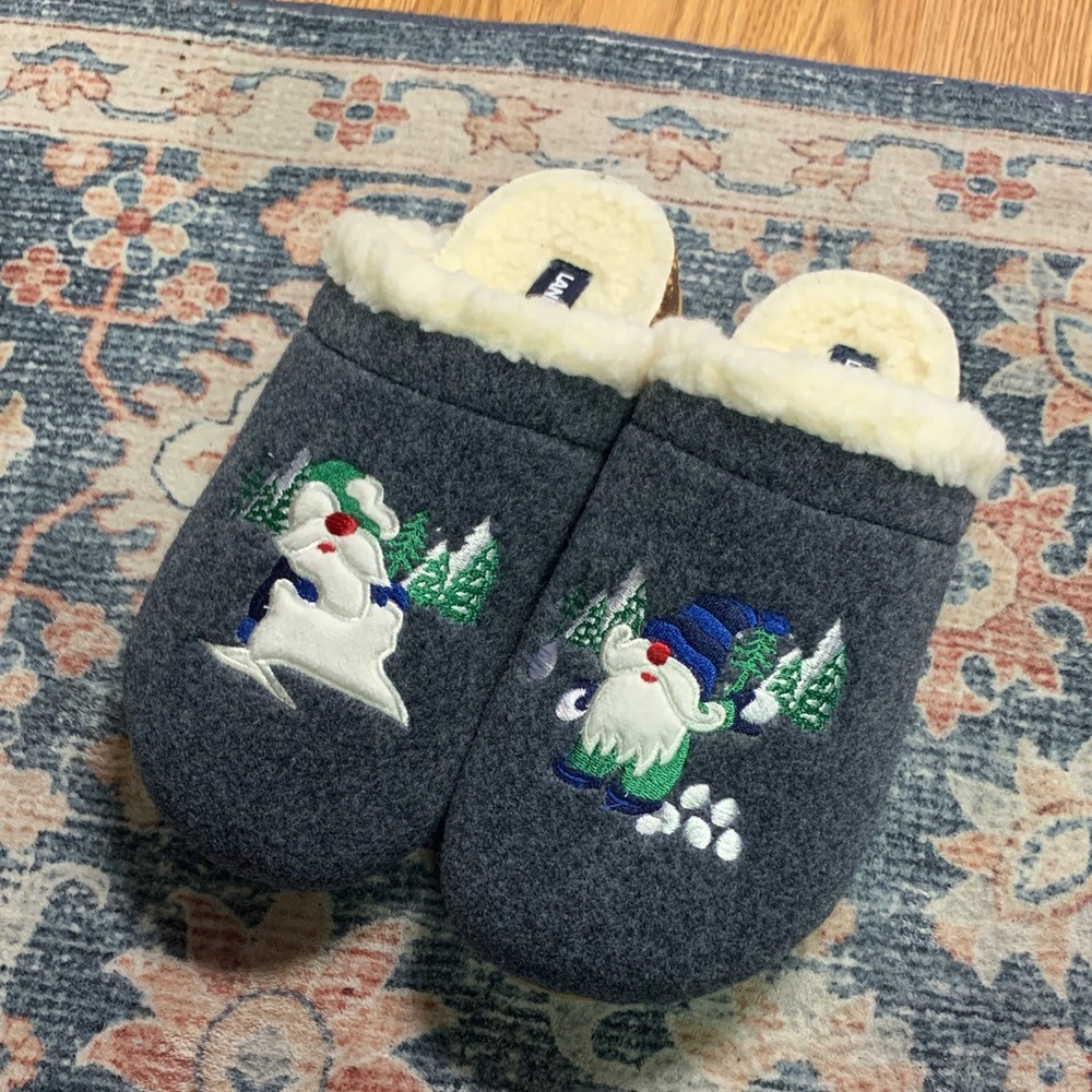 Lands End qvc Cozy Gray Slippers with Gnome Design shoes clogs furry